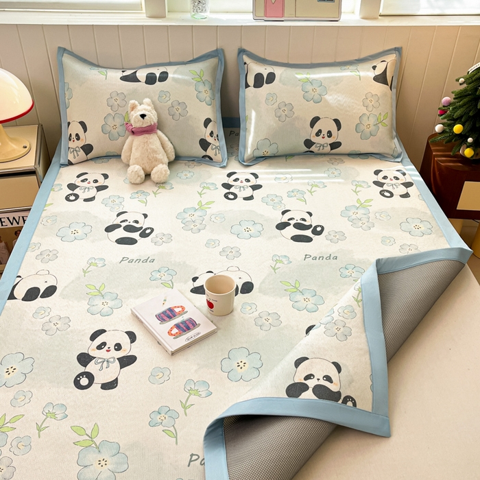 91家纺网 家纺一手货源 找家纺 安哆啦家纺 2025新款A类小清新卡通高品质冰藤印花凉席床笠床席款 冰藤席-熊猫团团【平铺款】