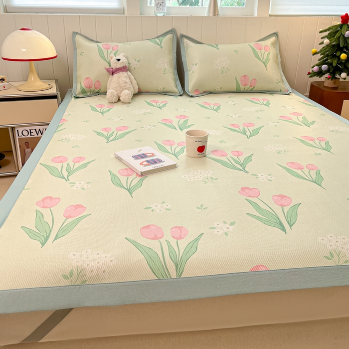 91家纺网 家纺一手货源 找家纺 安哆啦家纺 2025新款A类小清新卡通高品质冰藤印花凉席床笠床席款 冰藤席-郁金香【平铺款】