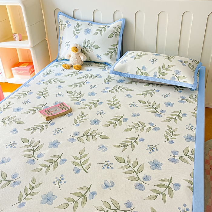 91家纺网 家纺一手货源 找家纺 安哆啦家纺 2025新款A类小清新卡通高品质冰藤印花凉席床笠床席款 冰藤席-森林来信【平铺款】