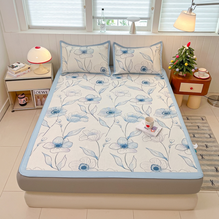 91家纺网 家纺一手货源 找家纺 安哆啦家纺 2025新款A类小清新卡通高品质冰藤印花凉席床笠床席款 冰藤席-蓝梦里【床笠款】