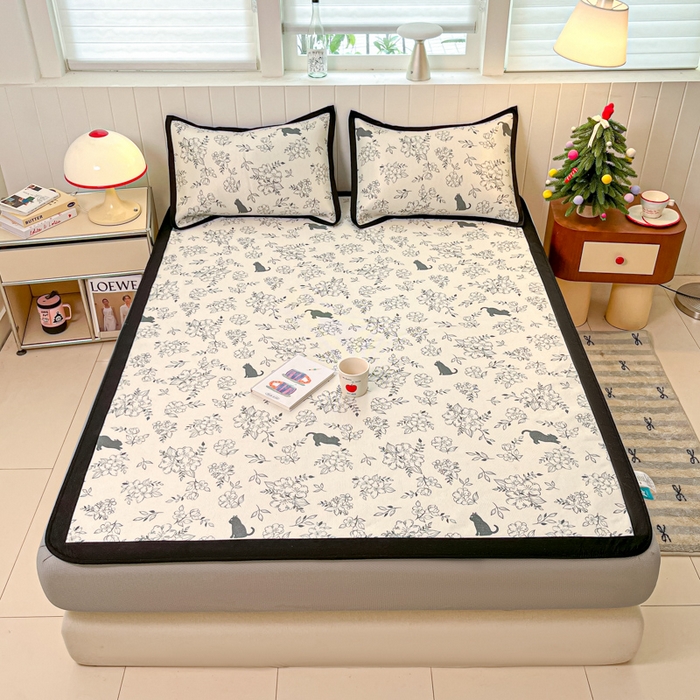 91家纺网 家纺一手货源 找家纺 安哆啦家纺 2025新款A类小清新卡通高品质冰藤印花凉席床笠床席款 冰藤席-猫先生【床笠款】