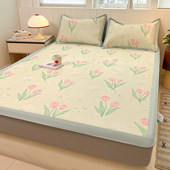 91家纺网 家纺一手货源 找家纺 安哆啦家纺 2025新款A类小清新卡通高品质冰藤印花凉席床笠床席款 冰藤席-郁金香【床笠款】