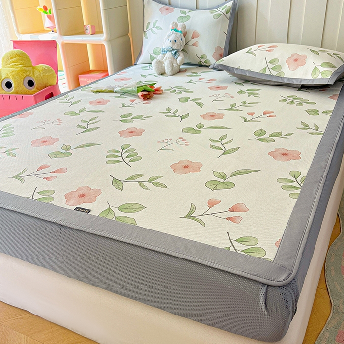 91家纺网 家纺一手货源 找家纺 安哆啦家纺 2025新款A类小清新卡通高品质冰藤印花凉席床笠床席款 冰藤席-花丛间【床笠款】