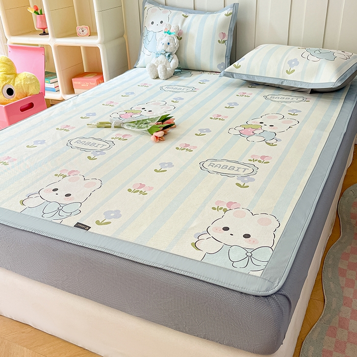 91家纺网 家纺一手货源 找家纺 安哆啦家纺 2025新款A类小清新卡通高品质冰藤印花凉席床笠床席款 冰藤席-花中兔【床笠款】