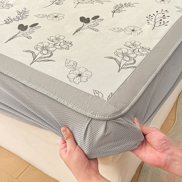 91家纺网 家纺一手货源 找家纺 安哆啦家纺 2025新款A类小清新卡通高品质冰藤印花凉席床笠床席款 冰藤席-空墨【床笠款】