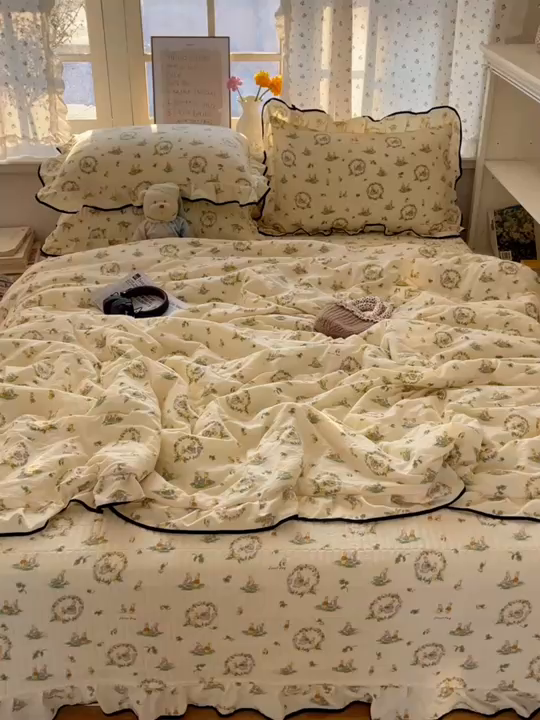 91家纺网 家纺一手货源 找家纺 繁花家居 2025新款镂空白色花边直播热款四件套 雾中蝶舞