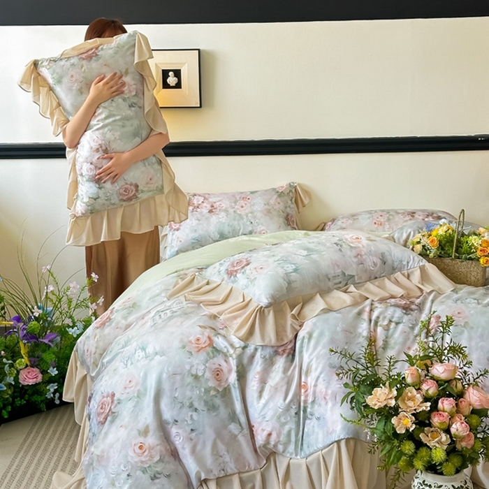 91家纺网 家纺一手货源 找家纺 首选家纺 2025新款法式花边玉锦缎数码印花四件套 法式-春光绿意