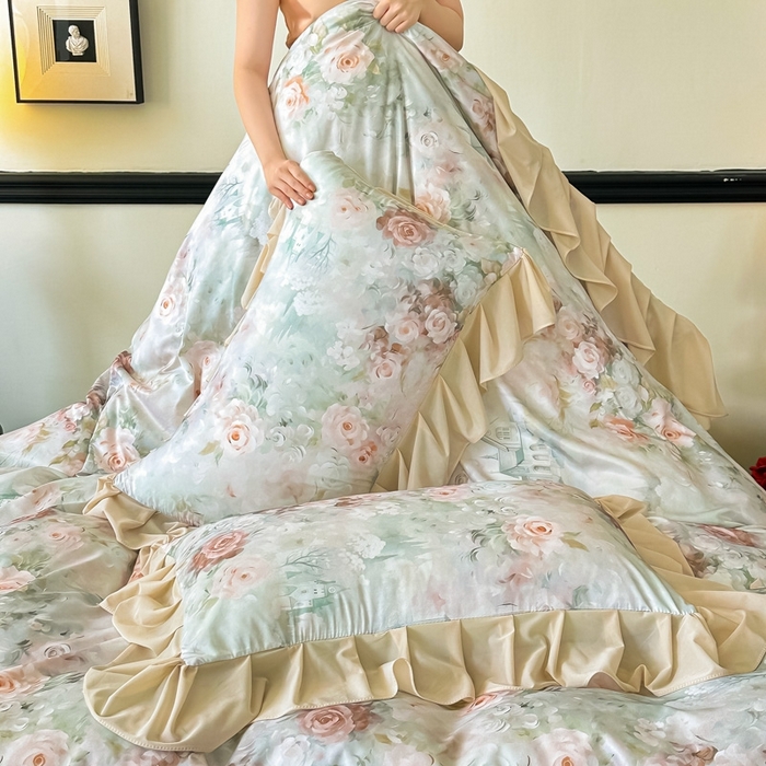 91家纺网 家纺一手货源 找家纺 首选家纺 2025新款法式花边玉锦缎数码印花四件套 法式-春光绿意