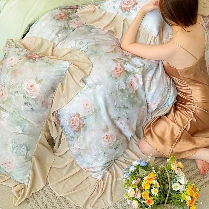 91家纺网 家纺一手货源 找家纺 首选家纺 2025新款法式花边玉锦缎数码印花四件套 法式-春光绿意