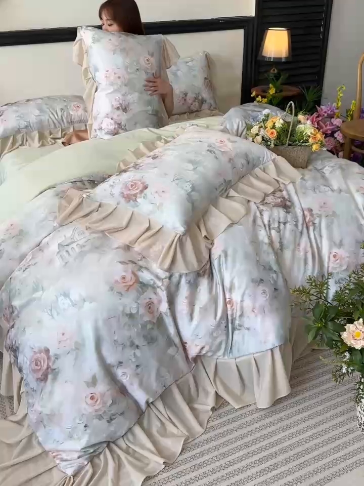 91家纺网 家纺一手货源 找家纺 首选家纺 2025新款法式花边玉锦缎数码印花四件套 法式-春光绿意