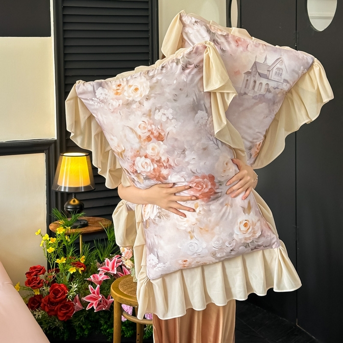 91家纺网 家纺一手货源 找家纺 首选家纺 2025新款法式花边玉锦缎数码印花四件套 法式-淡雅年华