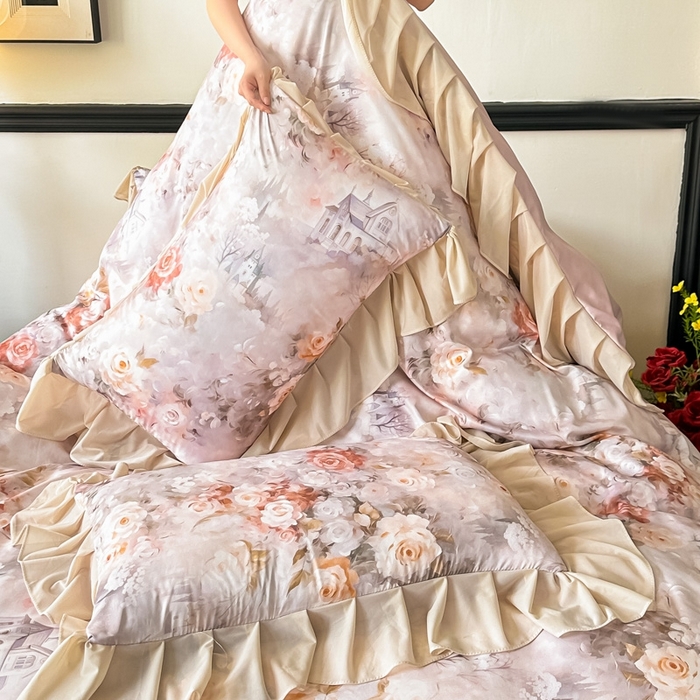 91家纺网 家纺一手货源 找家纺 首选家纺 2025新款法式花边玉锦缎数码印花四件套 法式-淡雅年华