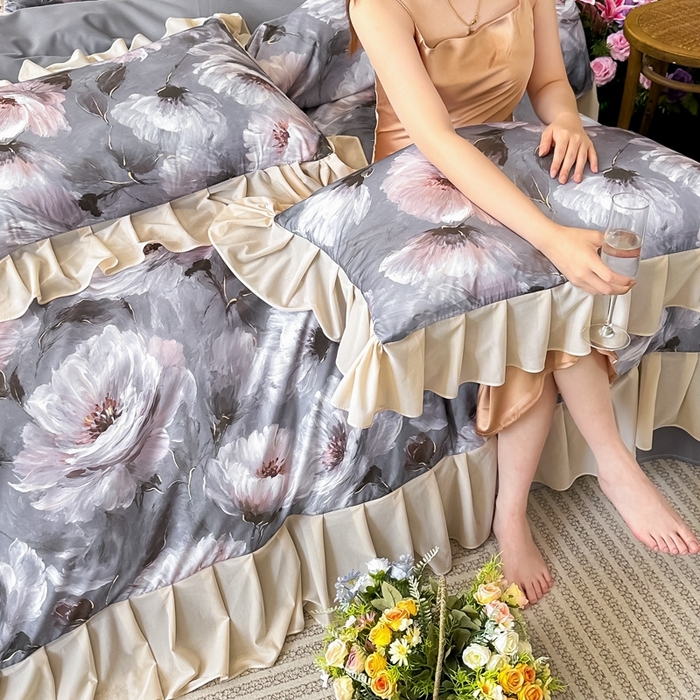 91家纺网 家纺一手货源 找家纺 首选家纺 2025新款法式花边玉锦缎数码印花四件套 法式-荷花