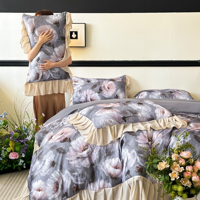 91家纺网 家纺一手货源 找家纺 首选家纺 2025新款法式花边玉锦缎数码印花四件套 法式-荷花