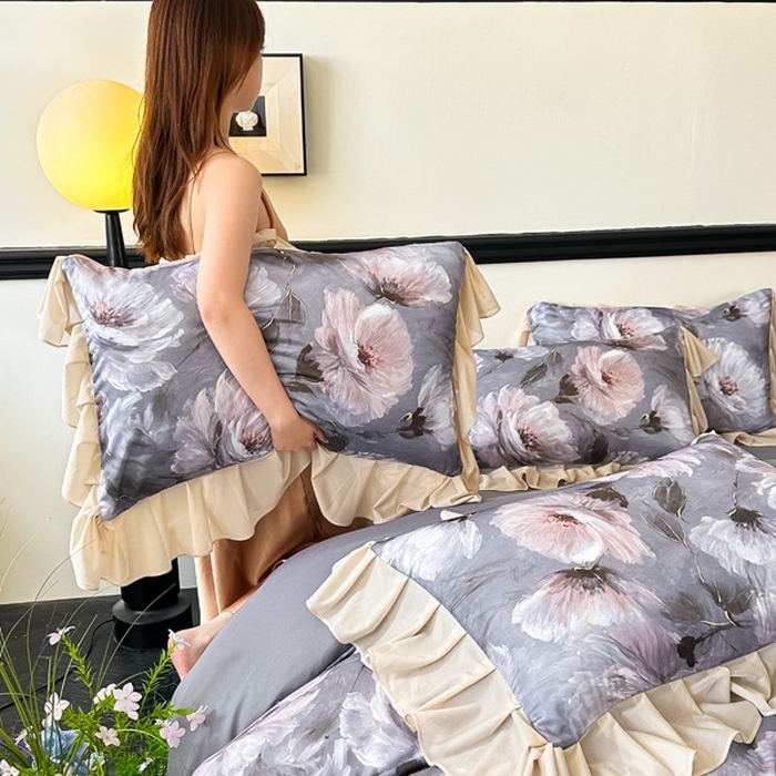 91家纺网 家纺一手货源 找家纺 首选家纺 2025新款法式花边玉锦缎数码印花四件套 法式-荷花