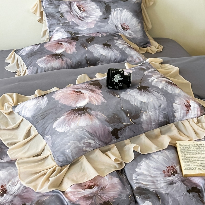 91家纺网 家纺一手货源 找家纺 首选家纺 2025新款法式花边玉锦缎数码印花四件套 法式-荷花