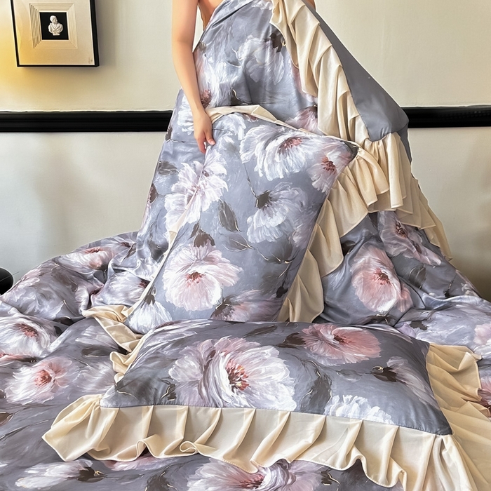 91家纺网 家纺一手货源 找家纺 首选家纺 2025新款法式花边玉锦缎数码印花四件套 法式-荷花