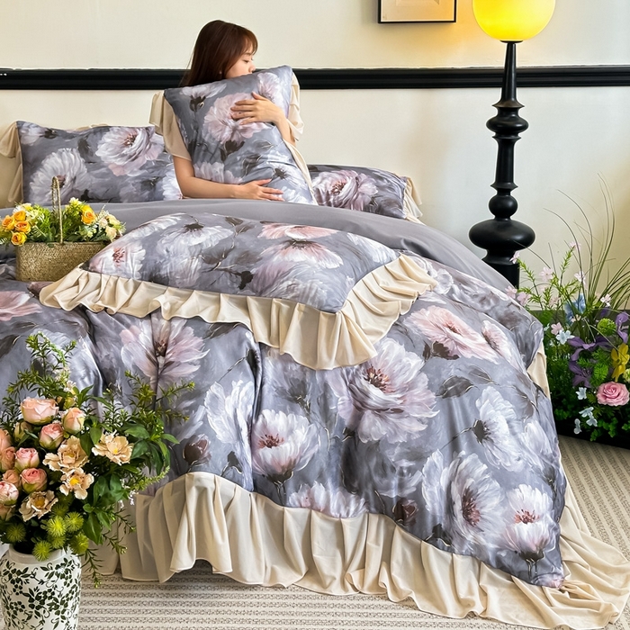 91家纺网 家纺一手货源 找家纺 首选家纺 2025新款法式花边玉锦缎数码印花四件套 法式-荷花