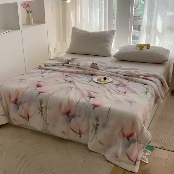 91家纺网 家纺一手货源 找家纺 梦莱斯2025新款印花夏被 梦思-红