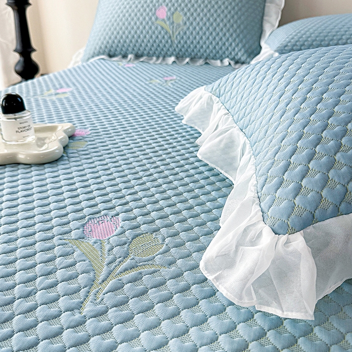 91家纺网 家纺一手货源 找家纺 提花大世界 2025新款A类PE乙纶冰丝凉感三色织550克冰豆豆凉席床裙软凉席 郁金香—PE蓝