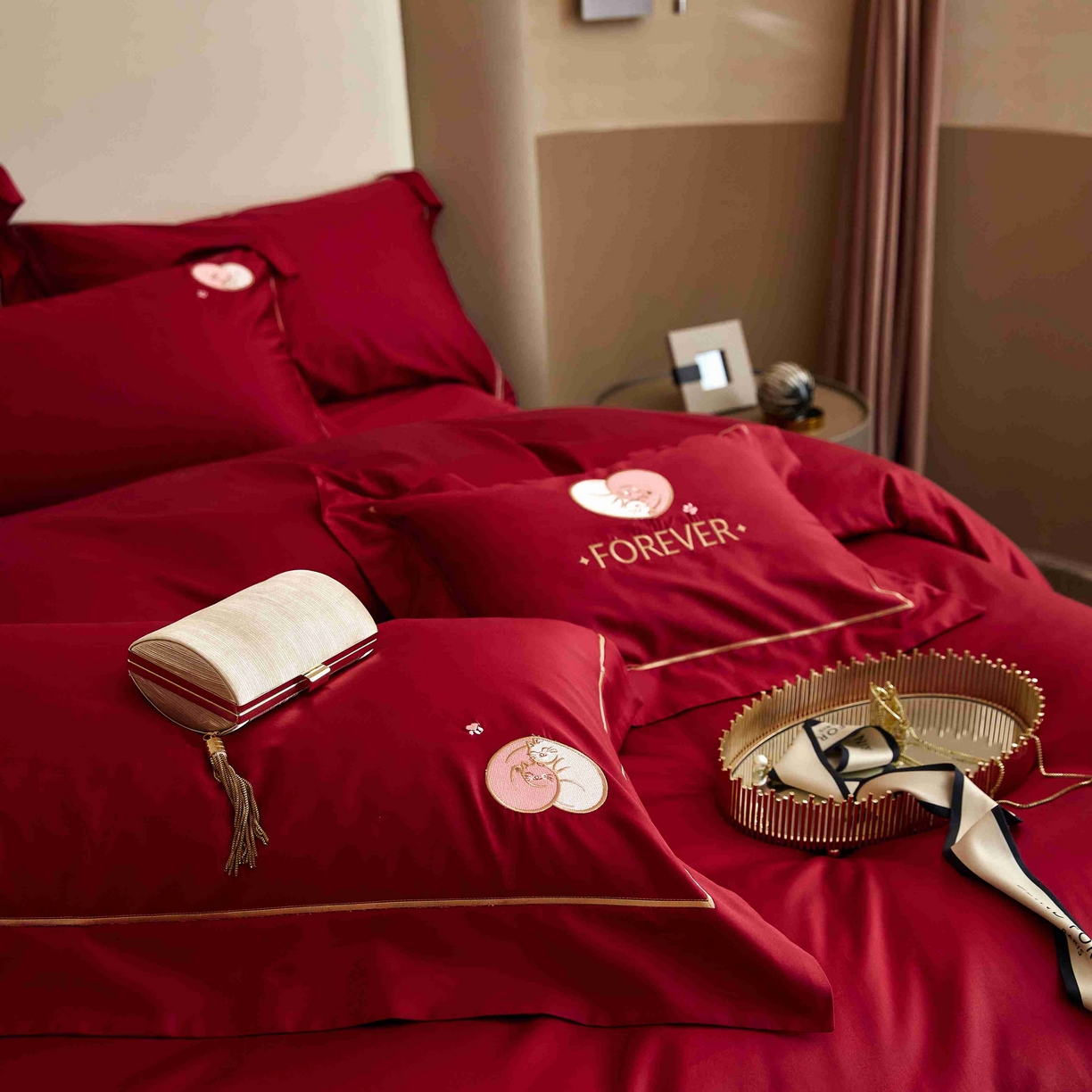 91家纺网 家纺一手货源 找家纺 涞澳家纺 2025新款婚庆款四件套 巴黎之爱