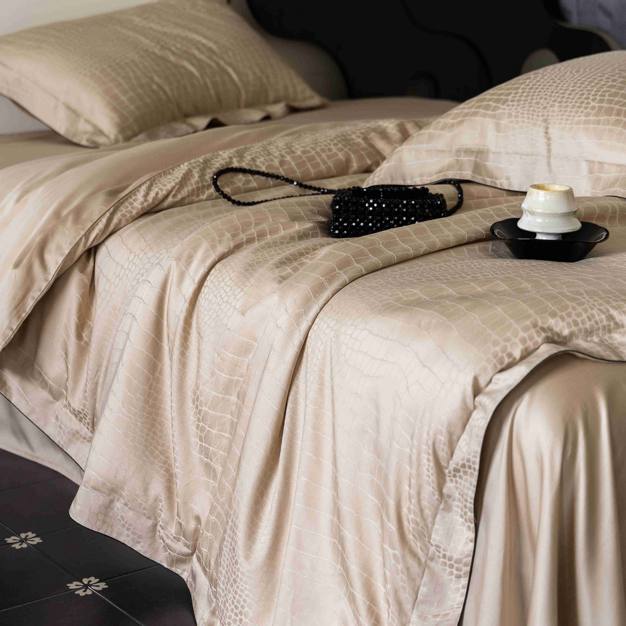 91家纺网 家纺一手货源 找家纺 涞澳家纺 2025新款60支天丝棉提花四件套 波曼-驼