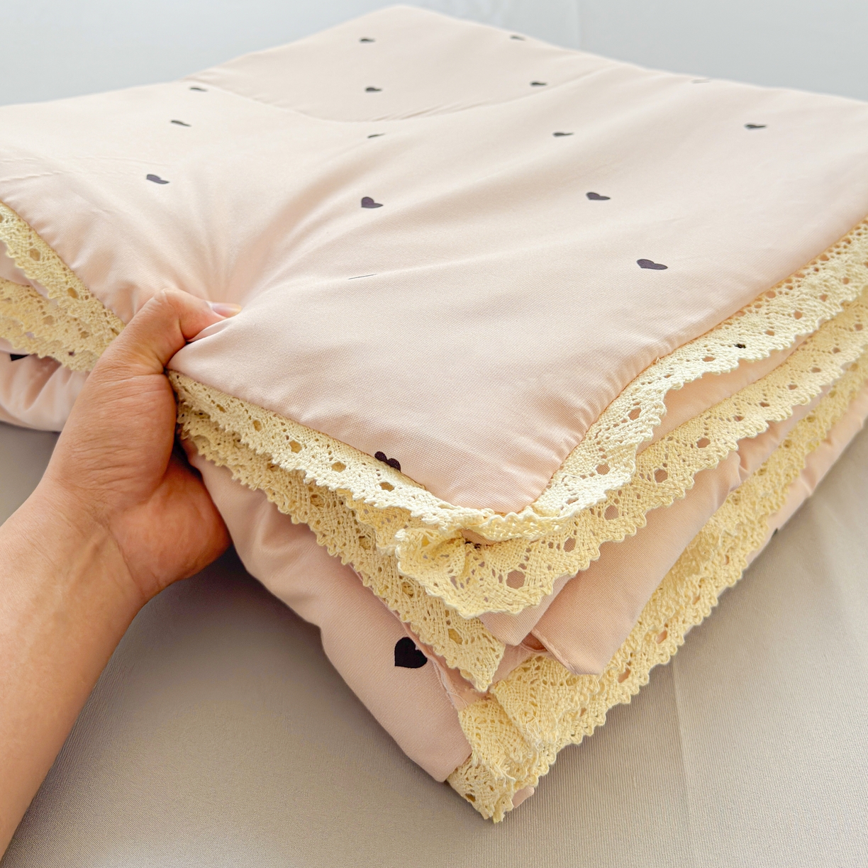 91家纺网 家纺一手货源 找家纺 可思家纺 2025新款针织棉双层纱夏被 安娜