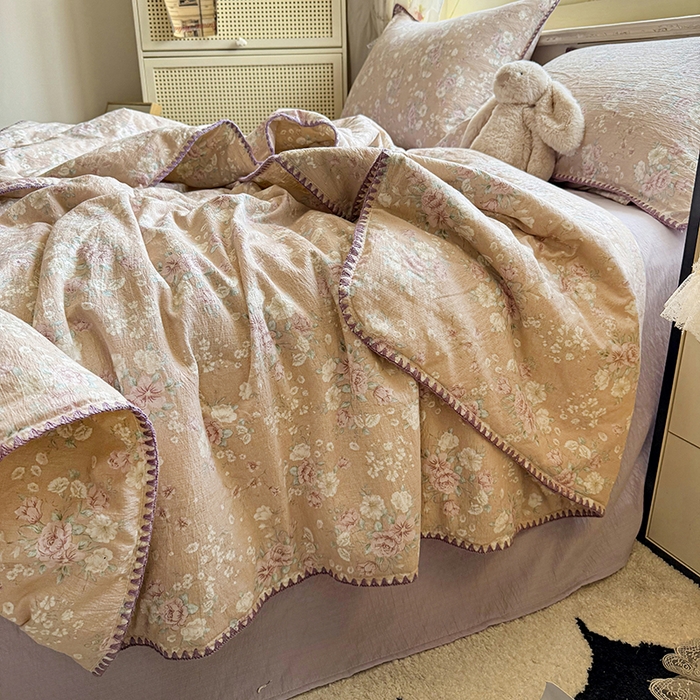 91家纺网 家纺一手货源 找家纺 星巴k家纺 2025新款春夏云感双层纱A类母婴级三角针夏被贝壳边夏凉被贝壳绣【可提供买家秀】 贝壳绣-蜡笔画