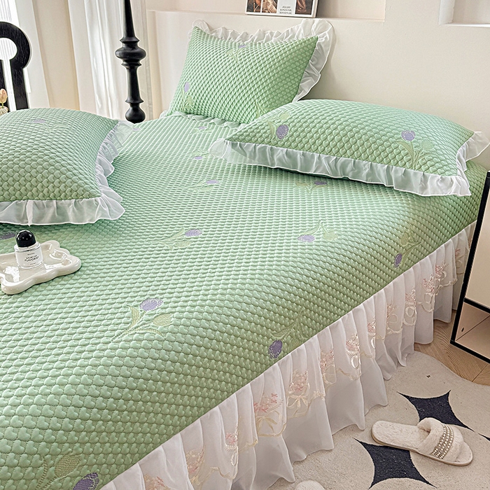 91家纺网 家纺一手货源 找家纺 提花大世界 2025新款A类PE乙纶冰丝凉感三色织550克冰豆豆凉席床裙软凉席 郁金香—PE绿