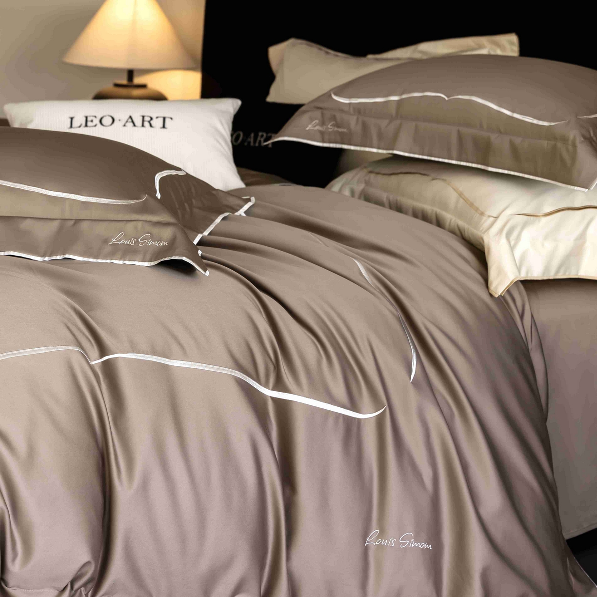 91家纺网 家纺一手货源 找家纺 涞澳家纺 2025新款80S全棉贡缎小蛮腰四件套-浅依 浅依-摩卡色