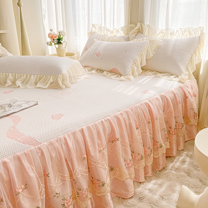 91家纺网 家纺一手货源 找家纺 （总）好儿喜家纺 2025新款恬静系列凉席床裙冰丝席床罩凉席韩式凉感豆豆凉席床盖