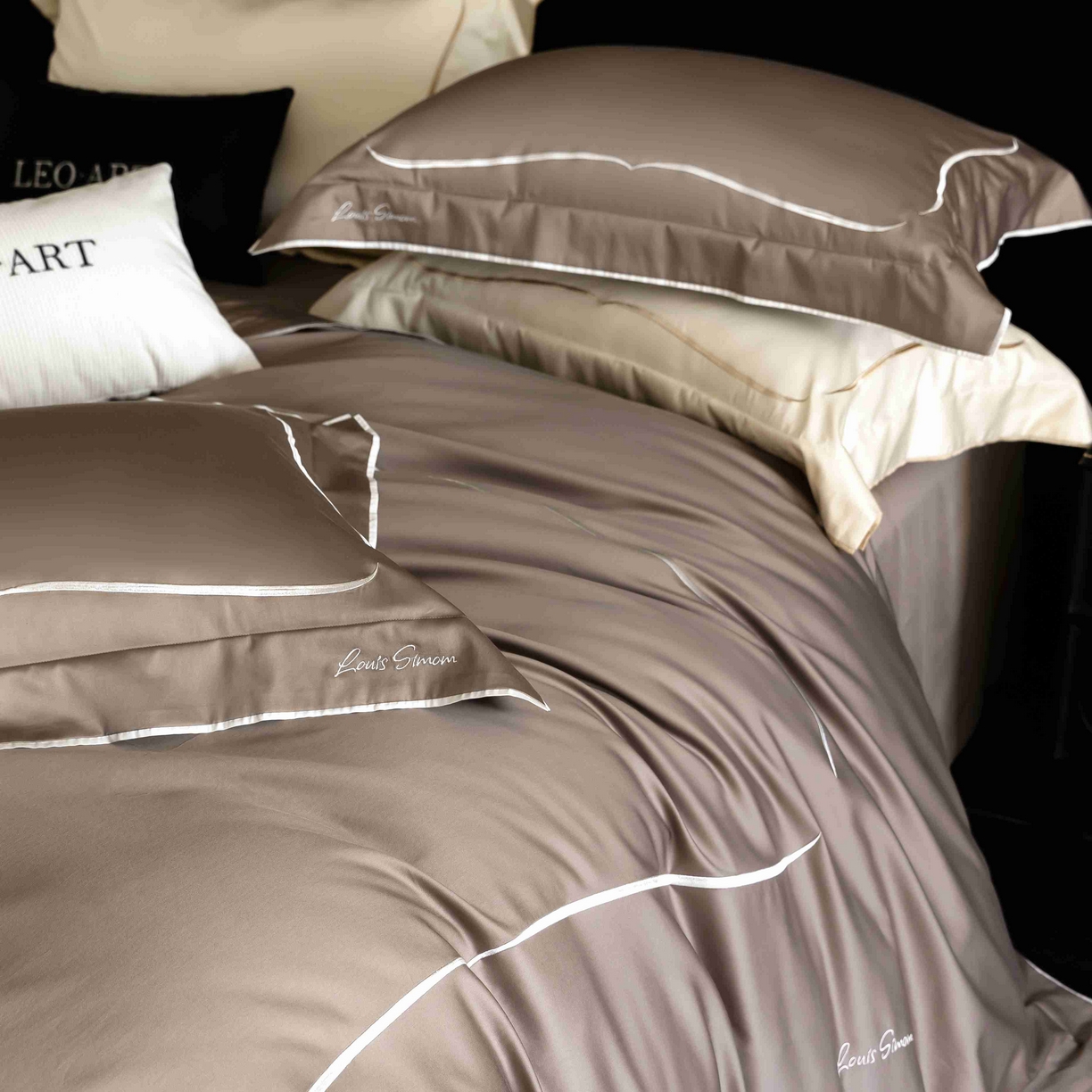 91家纺网 家纺一手货源 找家纺 涞澳家纺 2025新款80S全棉贡缎小蛮腰四件套-浅依 浅依-摩卡色