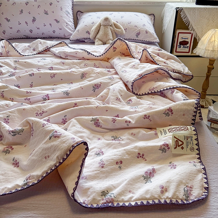 91家纺网 家纺一手货源 找家纺 星巴k家纺 2025新款春夏云感双层纱A类母婴级三角针夏被贝壳边夏凉被贝壳绣【可提供买家秀】 贝壳绣-葡萄微甜