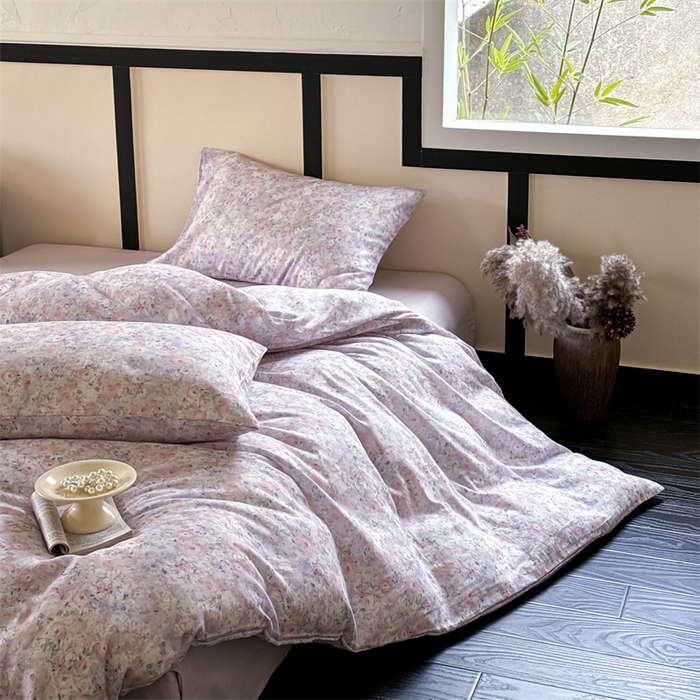 91家纺网 家纺一手货源 找家纺 窝米 2025春季新品全棉双层纱油画风花卉四件套系列（梦境花园、花研巧语） 梦境花园紫