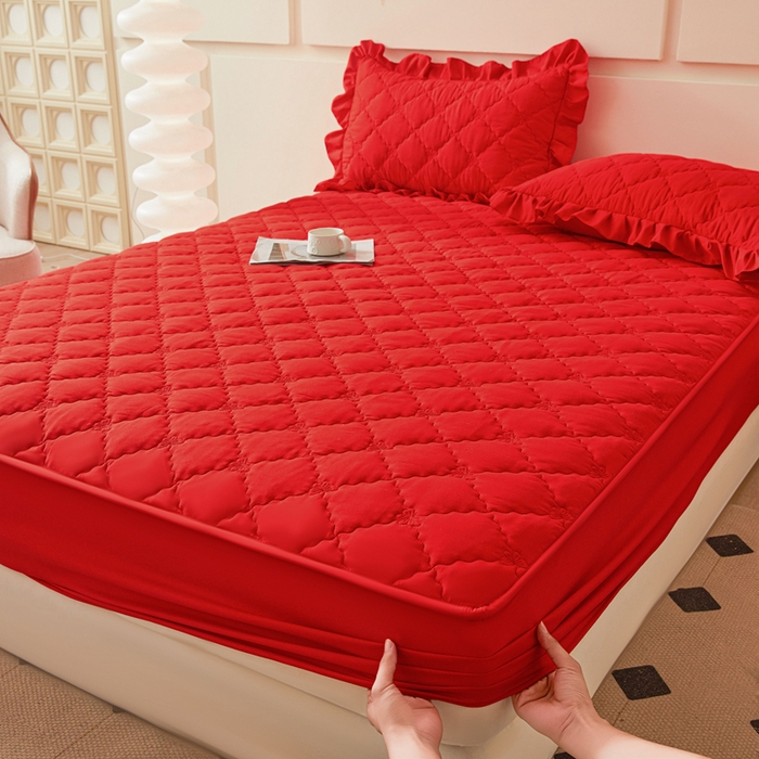 91家纺网 家纺一手货源 找家纺 怡源梦 2025新款蝶恋系列亲肤棉夹棉床笠 大红