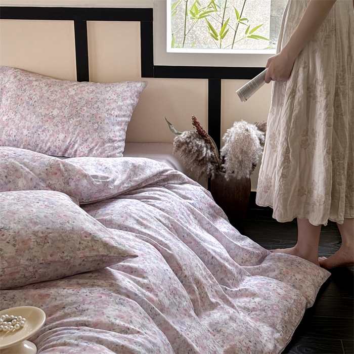 91家纺网 家纺一手货源 找家纺 窝米 2025春季新品全棉双层纱油画风花卉四件套系列（梦境花园、花研巧语） 梦境花园紫