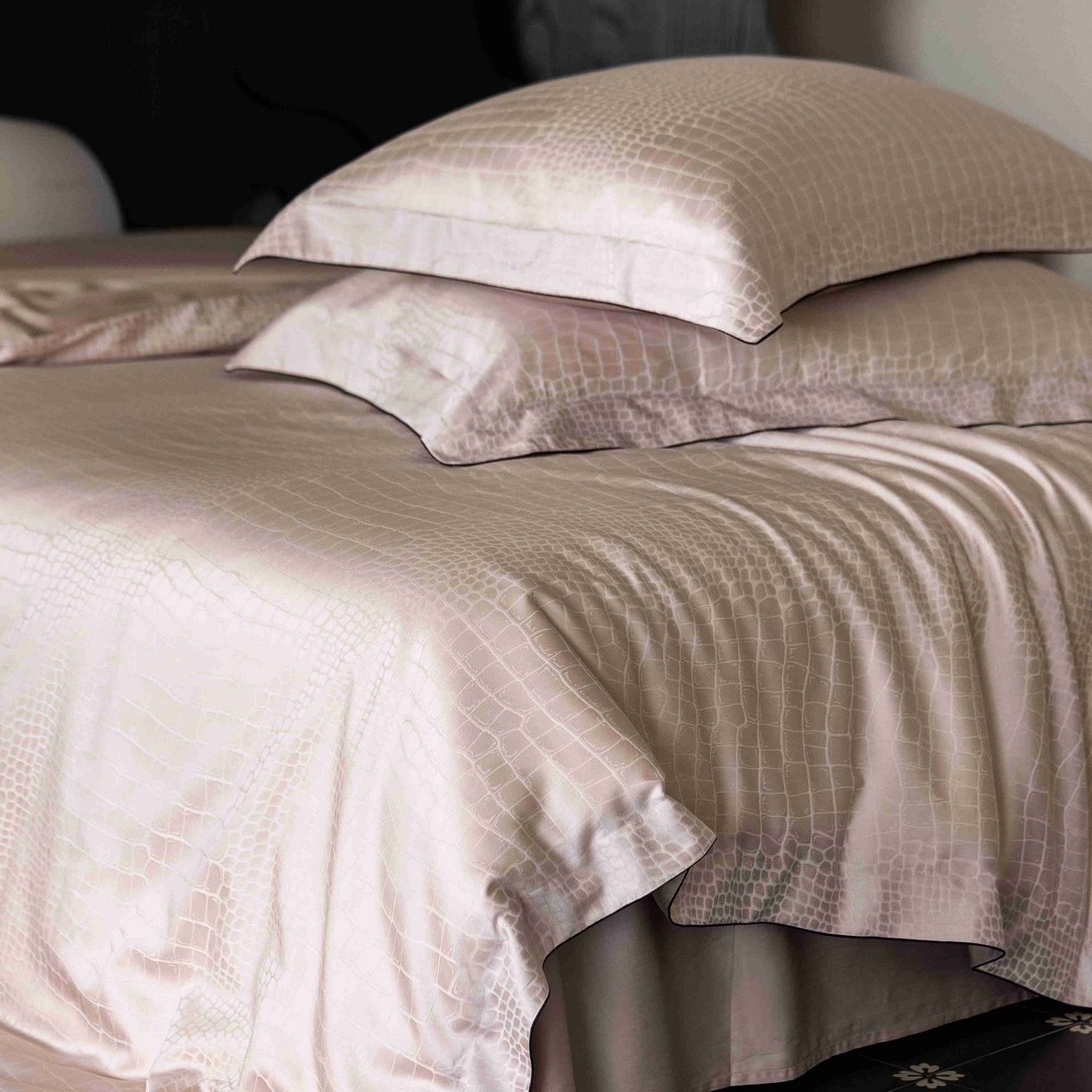 91家纺网 家纺一手货源 找家纺 涞澳家纺 2025新款60支天丝棉提花四件套 波曼-粉