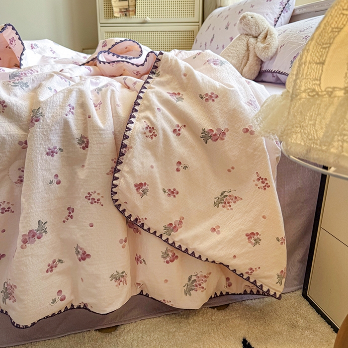 91家纺网 家纺一手货源 找家纺 星巴k家纺 2025新款春夏云感双层纱A类母婴级三角针夏被贝壳边夏凉被贝壳绣【可提供买家秀】 贝壳绣-葡萄微甜