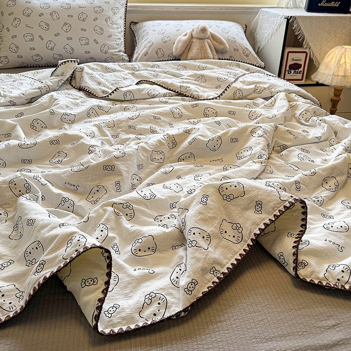 91家纺网 家纺一手货源 找家纺 星巴k家纺 2025新款春夏云感双层纱A类母婴级三角针夏被贝壳边夏凉被贝壳绣【可提供买家秀】 贝壳绣-猫咪恋人