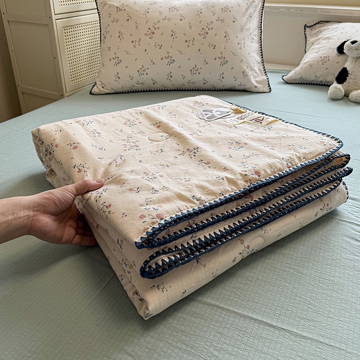 91家纺网 家纺一手货源 找家纺 星巴k家纺 2025新款春夏云感双层纱A类母婴级三角针夏被贝壳边夏凉被贝壳绣【可提供买家秀】 贝壳绣-小玫瑰