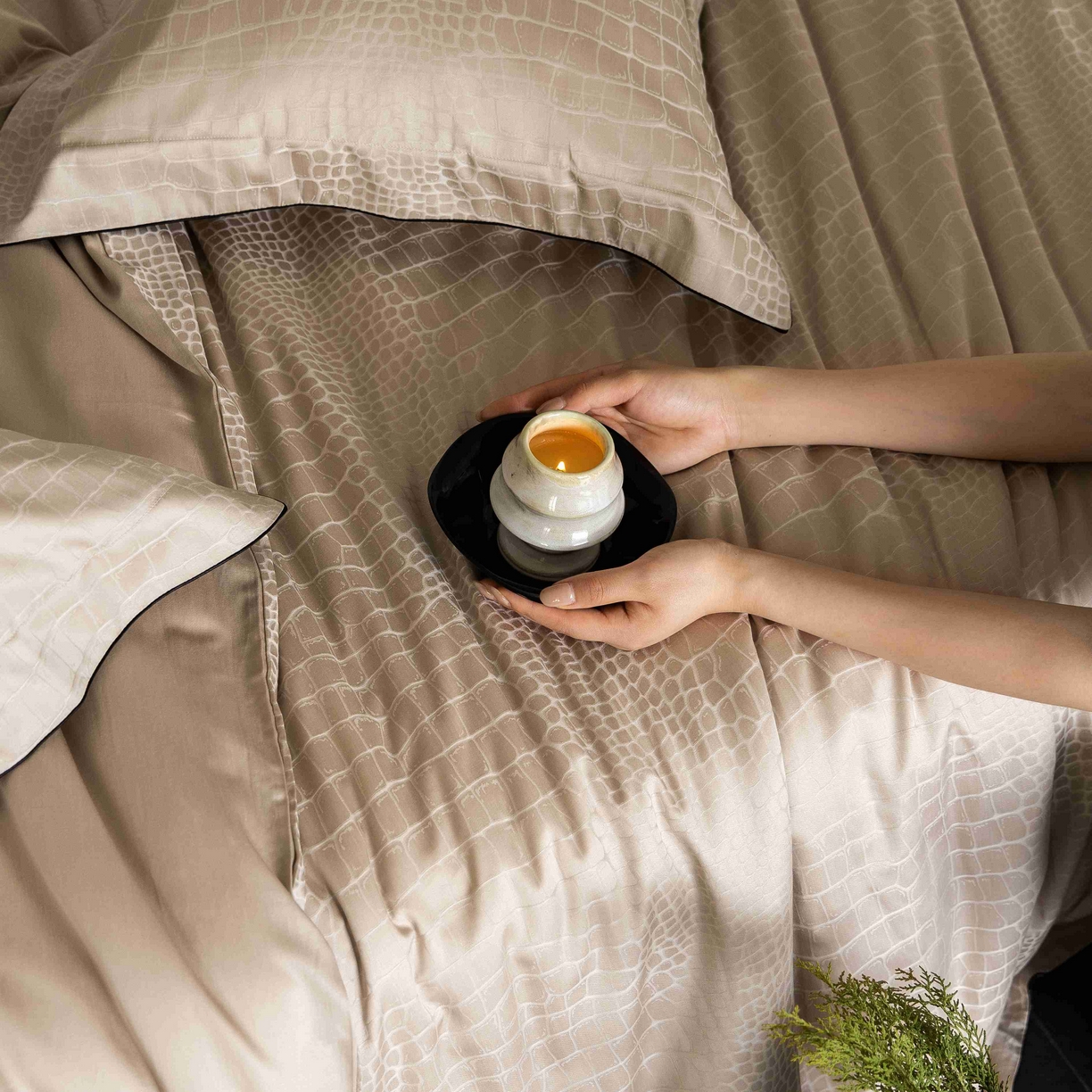 91家纺网 家纺一手货源 找家纺 涞澳家纺 2025新款60支天丝棉提花四件套 波曼-驼