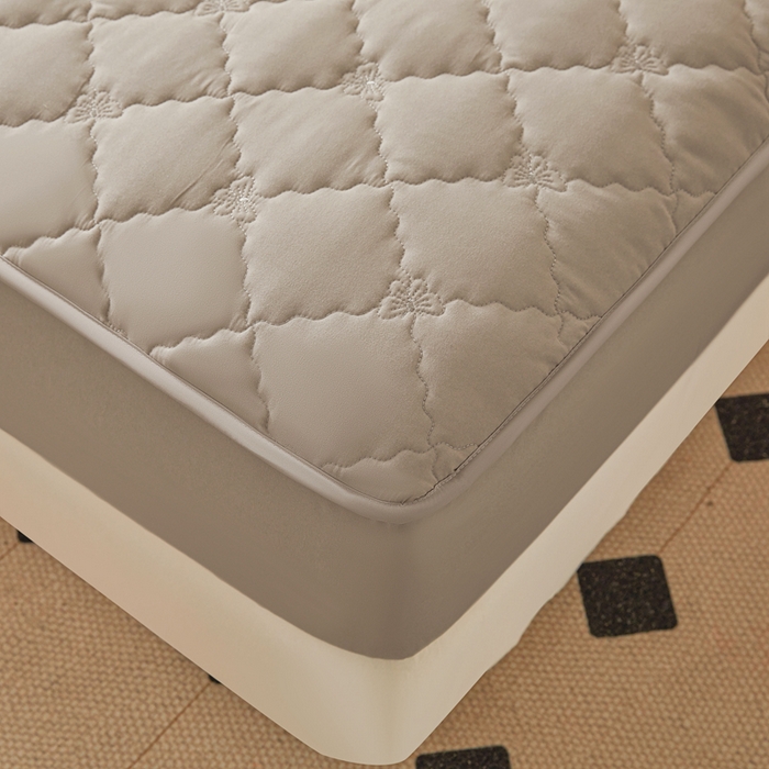 91家纺网 家纺一手货源 找家纺 怡源梦 2025新款蝶恋系列亲肤棉夹棉床笠 灰色