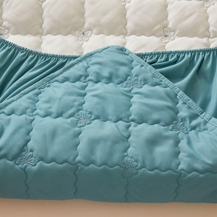 91家纺网 家纺一手货源 找家纺 怡源梦 2025新款蝶恋系列亲肤棉夹棉床笠 蓝色