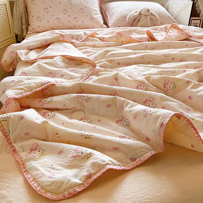 91家纺网 家纺一手货源 找家纺 星巴k家纺 2025新款春夏云感双层纱A类母婴级三角针夏被贝壳边夏凉被贝壳绣【可提供买家秀】 贝壳绣-小妹冰淇淋