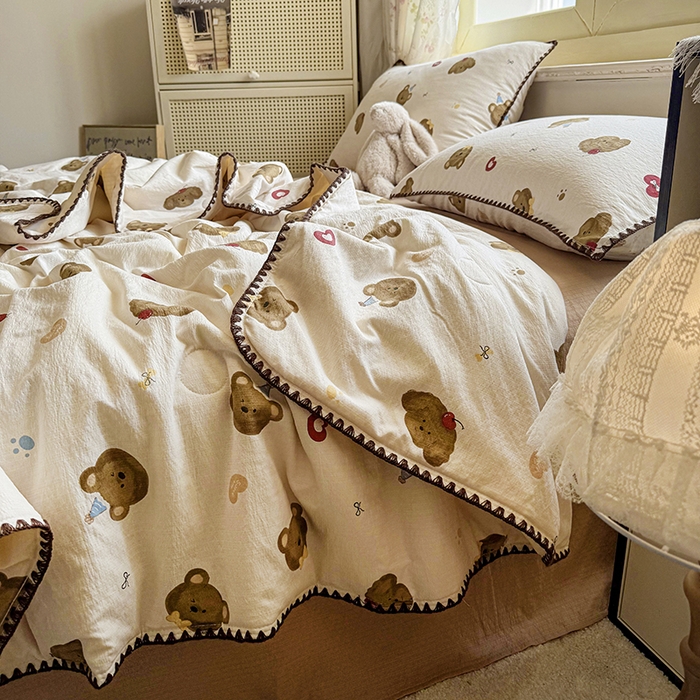 91家纺网 家纺一手货源 找家纺 星巴k家纺 2025新款春夏云感双层纱A类母婴级三角针夏被贝壳边夏凉被贝壳绣【可提供买家秀】 贝壳绣-樱桃小熊