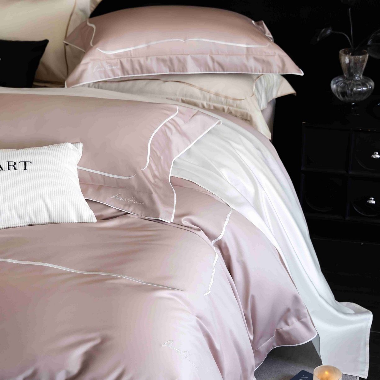 91家纺网 家纺一手货源 找家纺 涞澳家纺 2025新款80S全棉贡缎小蛮腰四件套-浅依 浅依-粉灰