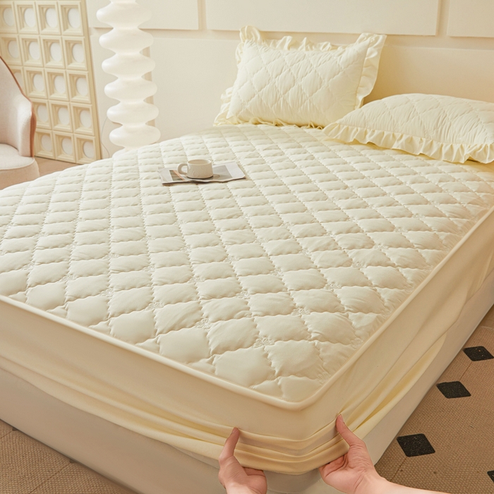 91家纺网 家纺一手货源 找家纺 怡源梦 2025新款蝶恋系列亲肤棉夹棉床笠 米黄