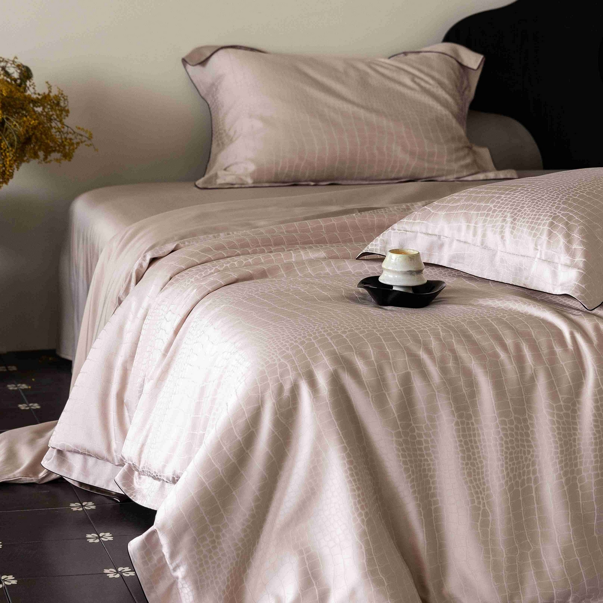 91家纺网 家纺一手货源 找家纺 涞澳家纺 2025新款60支天丝棉提花四件套 波曼-粉