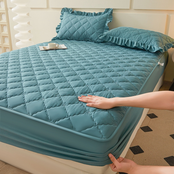 91家纺网 家纺一手货源 找家纺 怡源梦 2025新款蝶恋系列亲肤棉夹棉床笠 蓝色