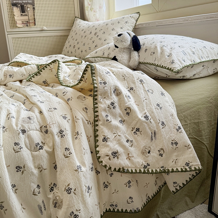 91家纺网 家纺一手货源 找家纺 星巴k家纺 2025新款春夏云感双层纱A类母婴级三角针夏被贝壳边夏凉被贝壳绣【可提供买家秀】 贝壳绣-风铃小熊